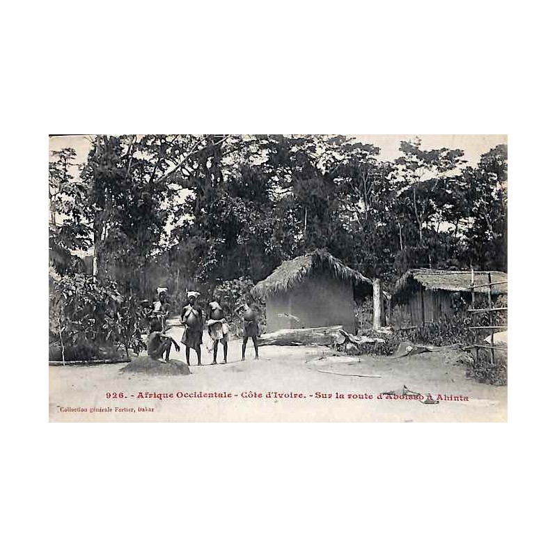 Afrique Occidentale - Côte d'Ivoire - Sur la route d'Aboisso à Ahinta Afrique Occidentale - Côte d'Ivoire - Sur la route d'Aboisso à Ahinta