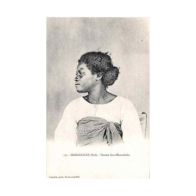 MADAGASCAR (Sud) Femme Bara-Menarahaka