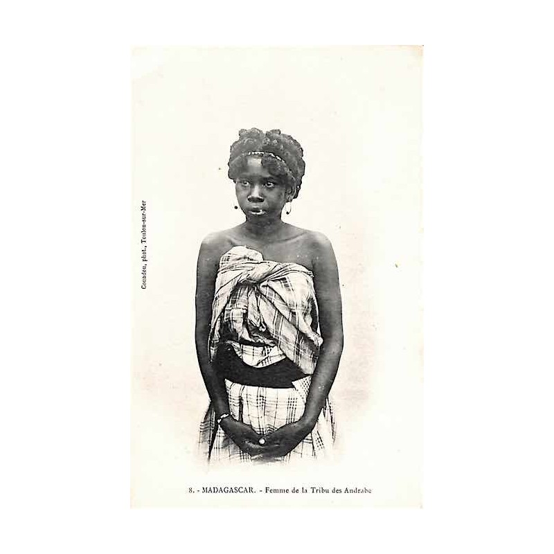 Femme de la tribu des Andrabe Femme de la tribu des Andrabe