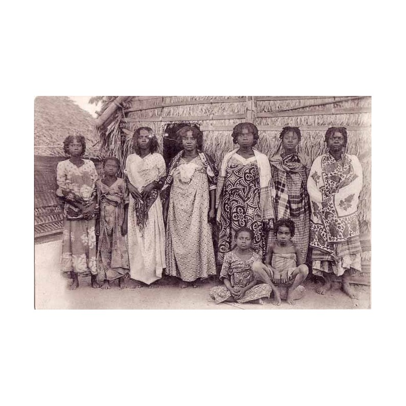 MADAGASCAR - Femmes sakalaves