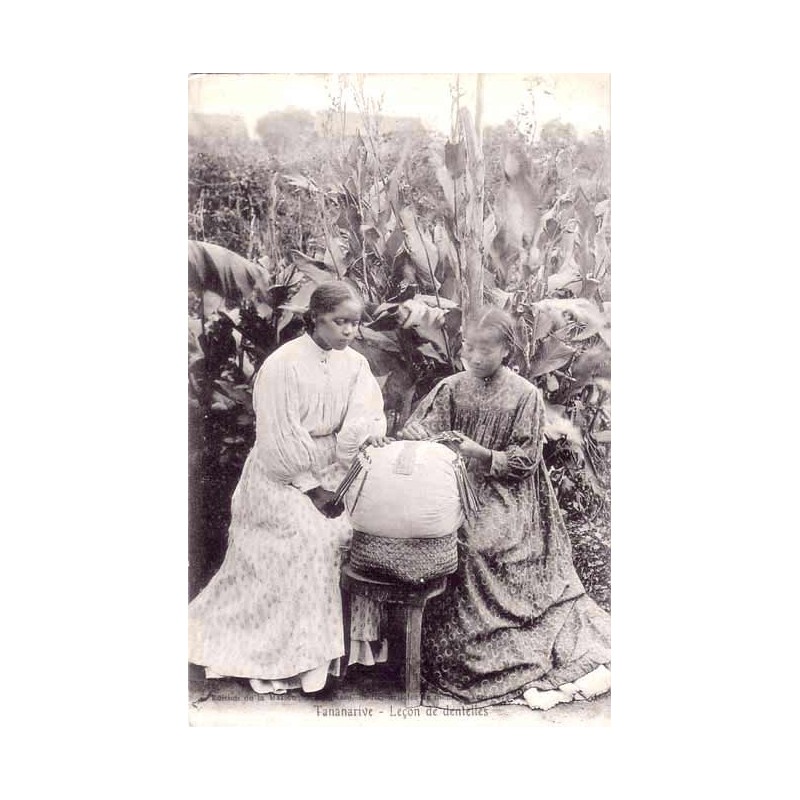 Tananarive - Leçon de dentelle