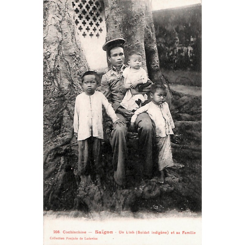 Cochinchine - Saigon - Un linh (soldat indigène) et sa famille
