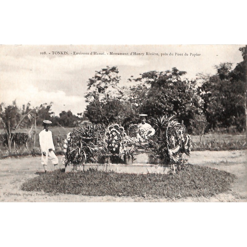 TONKIN - Environs d'Hanoi - Monument d'Henry Rivière, près du pont de papier